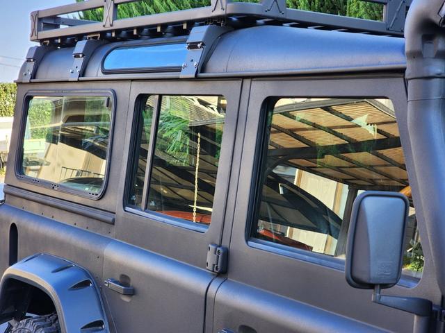 ディフェンダー １１０Ｓ　ラプターライナー全塗装　ＮＯＸ・ＰＭ不適合　ルーフキャリア　ワイドフェンダー　黒フルレザーシート　ａｎｄｒｏｉｄディスプレイ　Ｂカメラ　ウッドステア　シュノーケル　５ＭＴ　サイドステップ　集中ロック（23枚目）