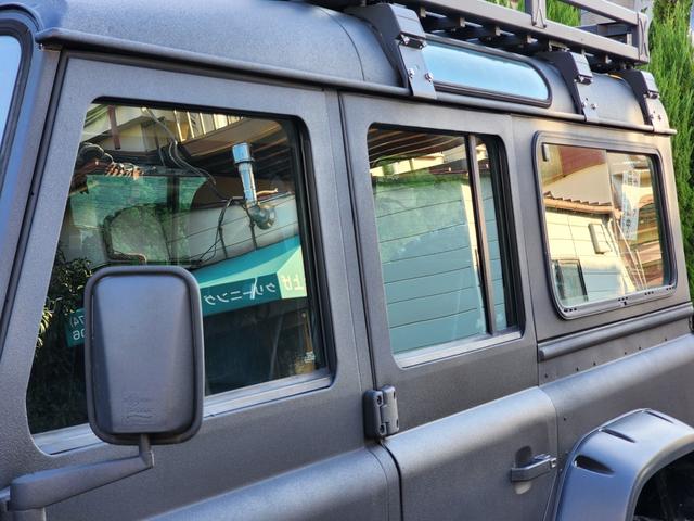 ディフェンダー １１０Ｓ　ラプターライナー全塗装　ＮＯＸ・ＰＭ不適合　ルーフキャリア　ワイドフェンダー　黒フルレザーシート　ａｎｄｒｏｉｄディスプレイ　Ｂカメラ　ウッドステア　シュノーケル　５ＭＴ　サイドステップ　集中ロック（24枚目）