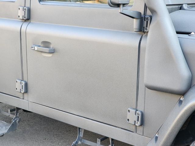 ディフェンダー １１０Ｓ　ラプターライナー全塗装　ＮＯＸ・ＰＭ不適合　ルーフキャリア　ワイドフェンダー　黒フルレザーシート　ａｎｄｒｏｉｄディスプレイ　Ｂカメラ　ウッドステア　シュノーケル　５ＭＴ　サイドステップ　集中ロック（25枚目）