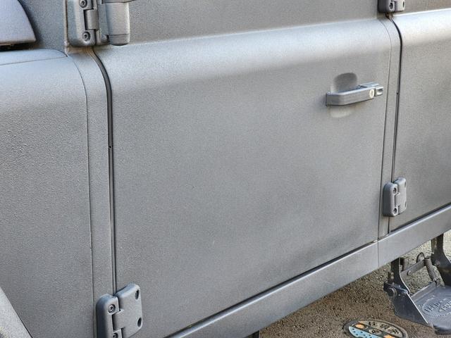 ディフェンダー １１０Ｓ　ラプターライナー全塗装　ＮＯＸ・ＰＭ不適合　ルーフキャリア　ワイドフェンダー　黒フルレザーシート　ａｎｄｒｏｉｄディスプレイ　Ｂカメラ　ウッドステア　シュノーケル　５ＭＴ　サイドステップ　集中ロック（26枚目）