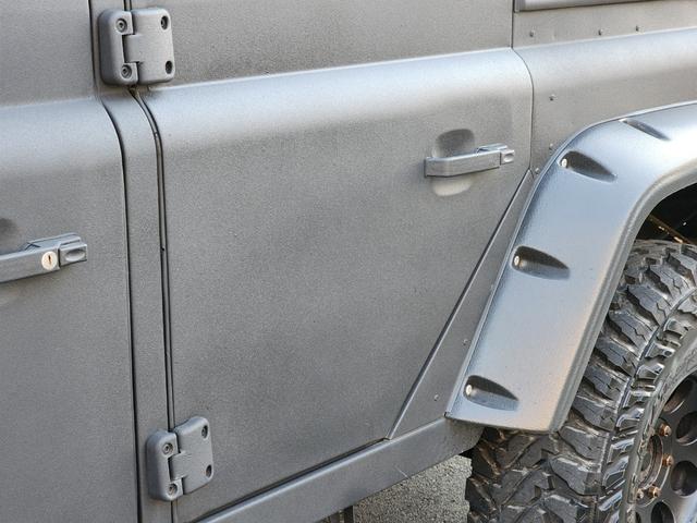 ディフェンダー １１０Ｓ　ラプターライナー全塗装　ＮＯＸ・ＰＭ不適合　ルーフキャリア　ワイドフェンダー　黒フルレザーシート　ａｎｄｒｏｉｄディスプレイ　Ｂカメラ　ウッドステア　シュノーケル　５ＭＴ　サイドステップ　集中ロック（28枚目）