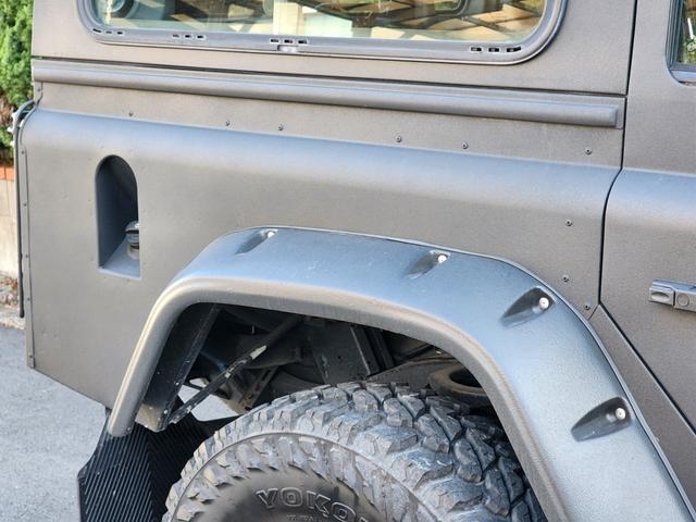 ディフェンダー １１０Ｓ　ラプターライナー全塗装　ＮＯＸ・ＰＭ不適合　ルーフキャリア　ワイドフェンダー　黒フルレザーシート　ａｎｄｒｏｉｄディスプレイ　Ｂカメラ　ウッドステア　シュノーケル　５ＭＴ　サイドステップ　集中ロック（29枚目）