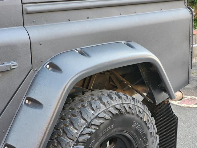 ディフェンダー １１０Ｓ　ラプターライナー全塗装　ＮＯＸ・ＰＭ不適合　ルーフキャリア　ワイドフェンダー　黒フルレザーシート　ａｎｄｒｏｉｄディスプレイ　Ｂカメラ　ウッドステア　シュノーケル　５ＭＴ　サイドステップ　集中ロック（30枚目）