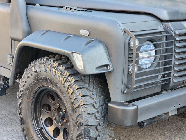 ディフェンダー １１０Ｓ　ラプターライナー全塗装　ＮＯＸ・ＰＭ不適合　ルーフキャリア　ワイドフェンダー　黒フルレザーシート　ａｎｄｒｏｉｄディスプレイ　Ｂカメラ　ウッドステア　シュノーケル　５ＭＴ　サイドステップ　集中ロック（33枚目）