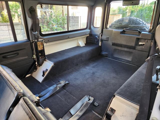 ディフェンダー １１０Ｓ　ラプターライナー全塗装　ＮＯＸ・ＰＭ不適合　ルーフキャリア　ワイドフェンダー　黒フルレザーシート　ａｎｄｒｏｉｄディスプレイ　Ｂカメラ　ウッドステア　シュノーケル　５ＭＴ　サイドステップ　集中ロック（50枚目）