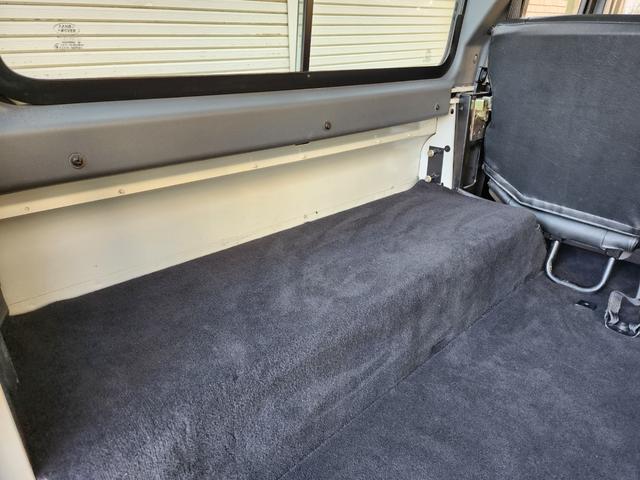 ディフェンダー １１０Ｓ　ラプターライナー全塗装　ＮＯＸ・ＰＭ不適合　ルーフキャリア　ワイドフェンダー　黒フルレザーシート　ａｎｄｒｏｉｄディスプレイ　Ｂカメラ　ウッドステア　シュノーケル　５ＭＴ　サイドステップ　集中ロック（52枚目）