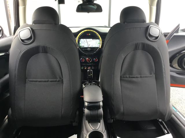 ＭＩＮＩ クーパーＳ　禁煙車両　弊社１オーナー　ペッパーパッケージ　Ｂカメラ＆前後センサフＡＣＣ　ＬＥＤヘッドライト　リアガラスフィルム施工済み　ＥＴＣミラー　１７インチアルミ　ソラリスオレンジ／ホワイトルーフ（48枚目）