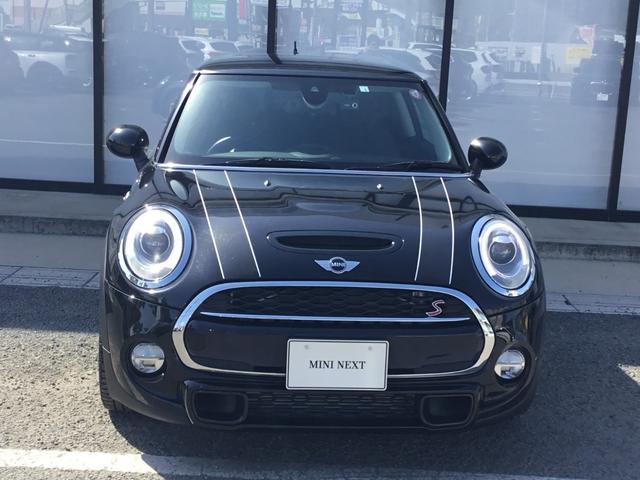 ＭＩＮＩ クーパーＳＤ　弊社下取禁煙車　ミッドナイトブラック　黒ルーフ　ボンネットストライプハの字　エナジェテックスタイル　ＪＣＷステアリング　１７インチ黒アルミホィール　ＡＣＣ　被害軽減ブレーキ　スマートキー　純正ＥＴＣ（6枚目）