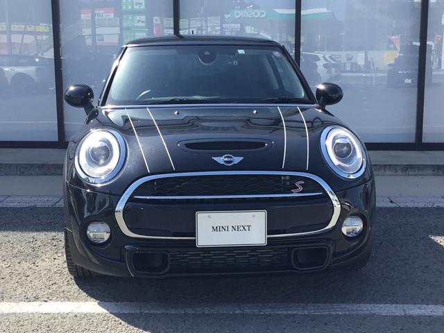 ＭＩＮＩ クーパーＳＤ　弊社下取禁煙車　ミッドナイトブラック　黒ルーフ　ボンネットストライプハの字　エナジェテックスタイル　ＪＣＷステアリング　１７インチ黒アルミホィール　ＡＣＣ　被害軽減ブレーキ　スマートキー　純正ＥＴＣ（16枚目）