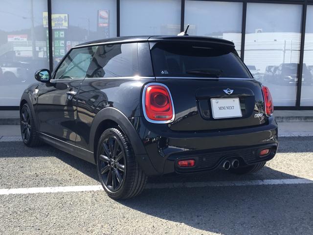 ＭＩＮＩ クーパーＳＤ　弊社下取禁煙車　ミッドナイトブラック　黒ルーフ　ボンネットストライプハの字　エナジェテックスタイル　ＪＣＷステアリング　１７インチ黒アルミホィール　ＡＣＣ　被害軽減ブレーキ　スマートキー　純正ＥＴＣ（27枚目）