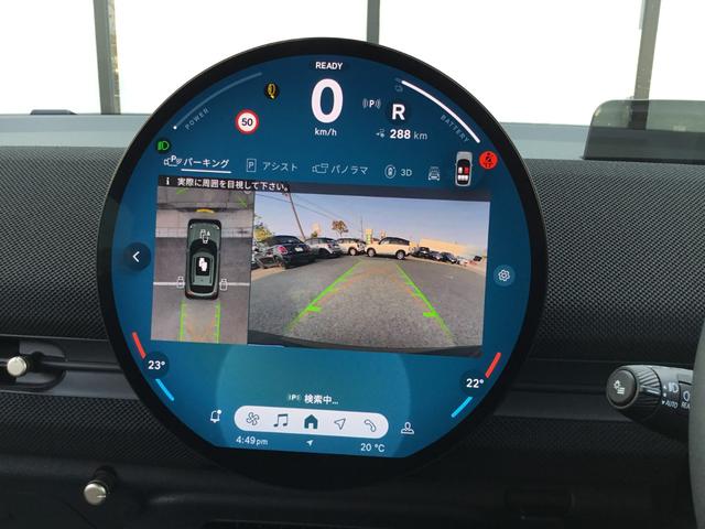 ＭＩＮＩ エースマンＥ　クラシック・トリム　弊社試乗車禁煙車　メルティングシルバー　黒ルーフ　全周囲カメラ　クラシックトリム　ステアリングヒーター　１８インチアルミホィール　衝突被害軽減ブレーキ　クルーズコントロール（51枚目）