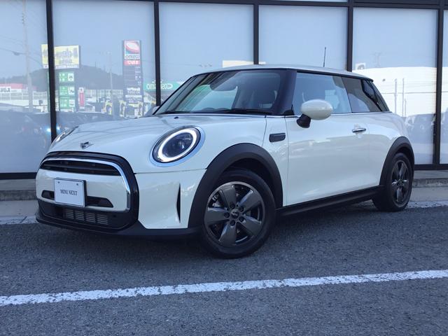 ＭＩＮＩ クーパー　クラシック・トリム　弊社１オーナー　認定中古車　電動サイドブレーキ　ＡＣＣ　ペッパーホワイト　バックカメラ　ＬＥＤヘッドライト　１６インチアルミホイル　同色ルーフ　アップルカープレイ（2枚目）