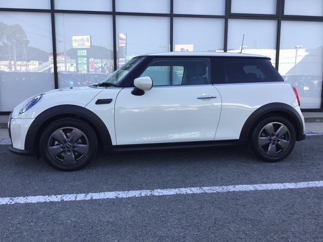 ＭＩＮＩ クーパー　クラシック・トリム　弊社１オーナー　認定中古車　電動サイドブレーキ　ＡＣＣ　ペッパーホワイト　バックカメラ　ＬＥＤヘッドライト　１６インチアルミホイル　同色ルーフ　アップルカープレイ（13枚目）