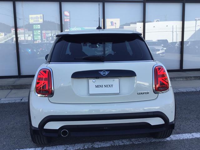 ＭＩＮＩ クーパー　クラシック・トリム　弊社１オーナー　認定中古車　電動サイドブレーキ　ＡＣＣ　ペッパーホワイト　バックカメラ　ＬＥＤヘッドライト　１６インチアルミホイル　同色ルーフ　アップルカープレイ（16枚目）