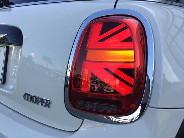 ＭＩＮＩ クーパー　クラシック・トリム　弊社１オーナー　認定中古車　電動サイドブレーキ　ＡＣＣ　ペッパーホワイト　バックカメラ　ＬＥＤヘッドライト　１６インチアルミホイル　同色ルーフ　アップルカープレイ（22枚目）