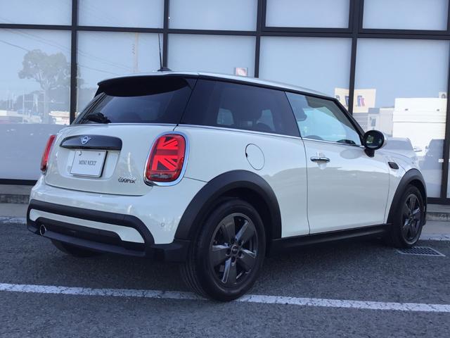ＭＩＮＩ クーパー　クラシック・トリム　弊社１オーナー　認定中古車　電動サイドブレーキ　ＡＣＣ　ペッパーホワイト　バックカメラ　ＬＥＤヘッドライト　１６インチアルミホイル　同色ルーフ　アップルカープレイ（24枚目）