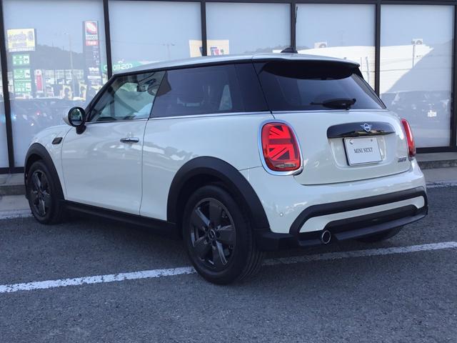 ＭＩＮＩ クーパー　クラシック・トリム　弊社１オーナー　認定中古車　電動サイドブレーキ　ＡＣＣ　ペッパーホワイト　バックカメラ　ＬＥＤヘッドライト　１６インチアルミホイル　同色ルーフ　アップルカープレイ（26枚目）