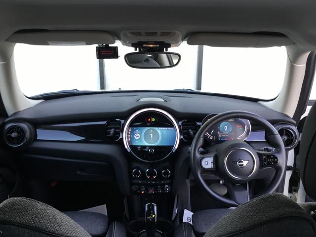 ＭＩＮＩ クーパー　クラシック・トリム　弊社１オーナー　認定中古車　電動サイドブレーキ　ＡＣＣ　ペッパーホワイト　バックカメラ　ＬＥＤヘッドライト　１６インチアルミホイル　同色ルーフ　アップルカープレイ（27枚目）