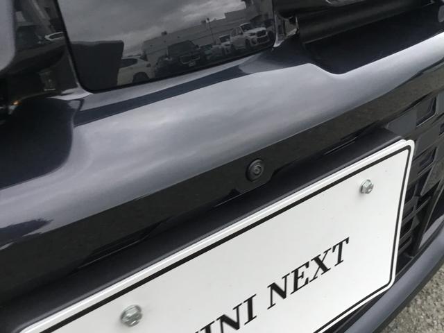 ＭＩＮＩ ジョンクーパーワークス　ジョンクーパーワークストリム　弊社展示試乗車　認定中古車　　禁煙車両　レジェンドグレー／レッドルーフ　Ｏパッケージ　１８インチアルミ　プライバシーガラス　電動シート　インテリアカメラ　レッドスポーツストライプ（5枚目）