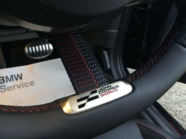 ＭＩＮＩ ジョンクーパーワークス　ジョンクーパーワークストリム　弊社展示試乗車　認定中古車　　禁煙車両　レジェンドグレー／レッドルーフ　Ｏパッケージ　１８インチアルミ　プライバシーガラス　電動シート　インテリアカメラ　レッドスポーツストライプ（36枚目）