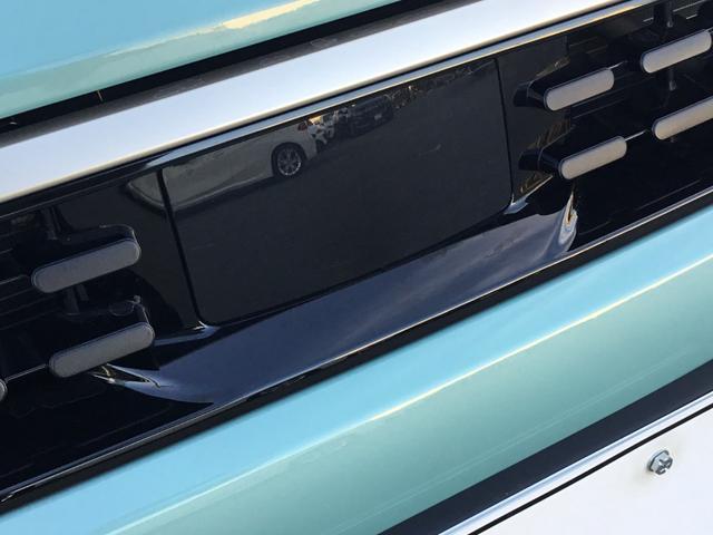 ＭＩＮＩ クーパーＣ　フェイバリット・トリム　弊社展示試乗車　認定中古車　禁煙車　Ｍパッケージ　プライバシーガラス　電動シート　ハーマンカードンスピーカー　ＦＡＶＯＵＲＥＤ　ＴＲＩＭ　ステアリングホイールヒーター　オーシャンウェブグリーン（4枚目）