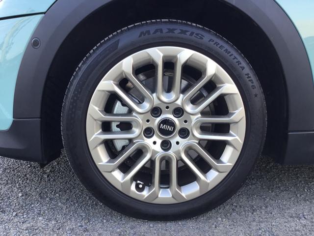 ＭＩＮＩ クーパーＣ　フェイバリット・トリム　弊社展示試乗車　認定中古車　禁煙車　Ｍパッケージ　プライバシーガラス　電動シート　ハーマンカードンスピーカー　ＦＡＶＯＵＲＥＤ　ＴＲＩＭ　ステアリングホイールヒーター　オーシャンウェブグリーン（12枚目）