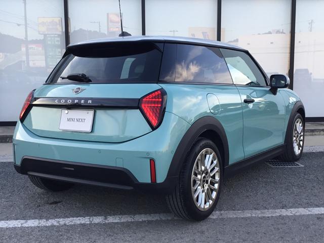 ＭＩＮＩ クーパーＣ　フェイバリット・トリム　弊社展示試乗車　認定中古車　禁煙車　Ｍパッケージ　プライバシーガラス　電動シート　ハーマンカードンスピーカー　ＦＡＶＯＵＲＥＤ　ＴＲＩＭ　ステアリングホイールヒーター　オーシャンウェブグリーン（21枚目）
