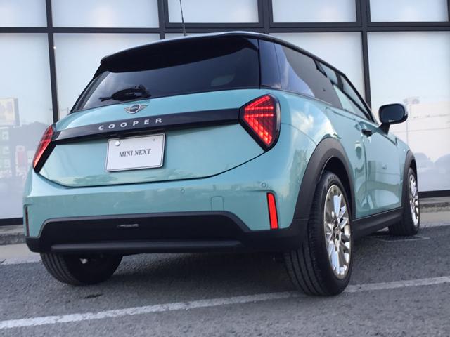 ＭＩＮＩ クーパーＣ　フェイバリット・トリム　弊社展示試乗車　認定中古車　禁煙車　Ｍパッケージ　プライバシーガラス　電動シート　ハーマンカードンスピーカー　ＦＡＶＯＵＲＥＤ　ＴＲＩＭ　ステアリングホイールヒーター　オーシャンウェブグリーン（22枚目）