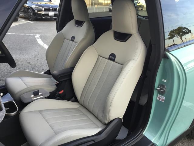 ＭＩＮＩ クーパーＣ　フェイバリット・トリム　弊社展示試乗車　認定中古車　禁煙車　Ｍパッケージ　プライバシーガラス　電動シート　ハーマンカードンスピーカー　ＦＡＶＯＵＲＥＤ　ＴＲＩＭ　ステアリングホイールヒーター　オーシャンウェブグリーン（42枚目）