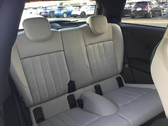 ＭＩＮＩ クーパーＣ　フェイバリット・トリム　弊社展示試乗車　認定中古車　禁煙車　Ｍパッケージ　プライバシーガラス　電動シート　ハーマンカードンスピーカー　ＦＡＶＯＵＲＥＤ　ＴＲＩＭ　ステアリングホイールヒーター　オーシャンウェブグリーン（45枚目）