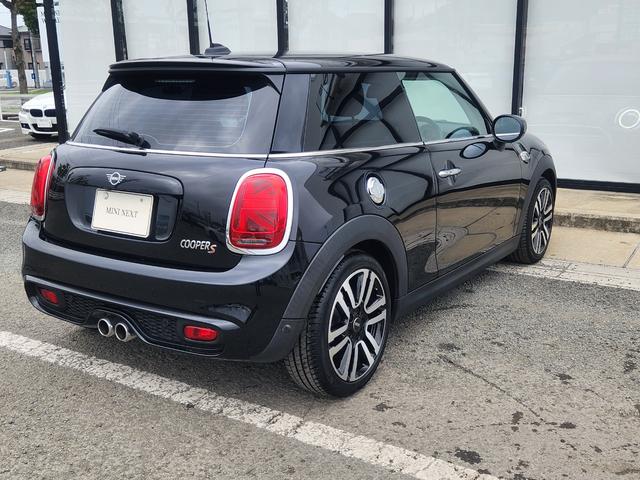 MINI クーパーS 弊社1オーナー禁煙車 ミッドナイトブラック ペッパーパッケージ カメラパッケージ 17インチコスモススポークホイール ACC 衝突被害軽減ブレーキ リアガラスフィルム施工 純正ETC(16枚目)
