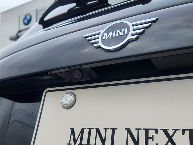 MINI クーパーS 弊社1オーナー禁煙車 ミッドナイトブラック ペッパーパッケージ カメラパッケージ 17インチコスモススポークホイール ACC 衝突被害軽減ブレーキ リアガラスフィルム施工 純正ETC(19枚目)