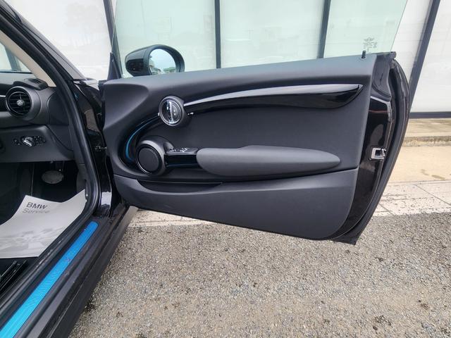 MINI クーパーS 弊社1オーナー禁煙車 ミッドナイトブラック ペッパーパッケージ カメラパッケージ 17インチコスモススポークホイール ACC 衝突被害軽減ブレーキ リアガラスフィルム施工 純正ETC(22枚目)