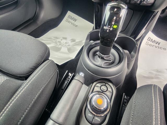 MINI クーパーS 弊社1オーナー禁煙車 ミッドナイトブラック ペッパーパッケージ カメラパッケージ 17インチコスモススポークホイール ACC 衝突被害軽減ブレーキ リアガラスフィルム施工 純正ETC(26枚目)