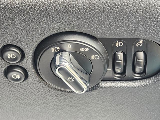 MINI クーパーS 弊社1オーナー禁煙車 ミッドナイトブラック ペッパーパッケージ カメラパッケージ 17インチコスモススポークホイール ACC 衝突被害軽減ブレーキ リアガラスフィルム施工 純正ETC(39枚目)