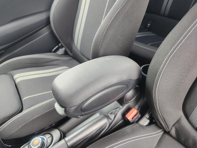 MINI クーパーS 弊社1オーナー禁煙車 ミッドナイトブラック ペッパーパッケージ カメラパッケージ 17インチコスモススポークホイール ACC 衝突被害軽減ブレーキ リアガラスフィルム施工 純正ETC(46枚目)