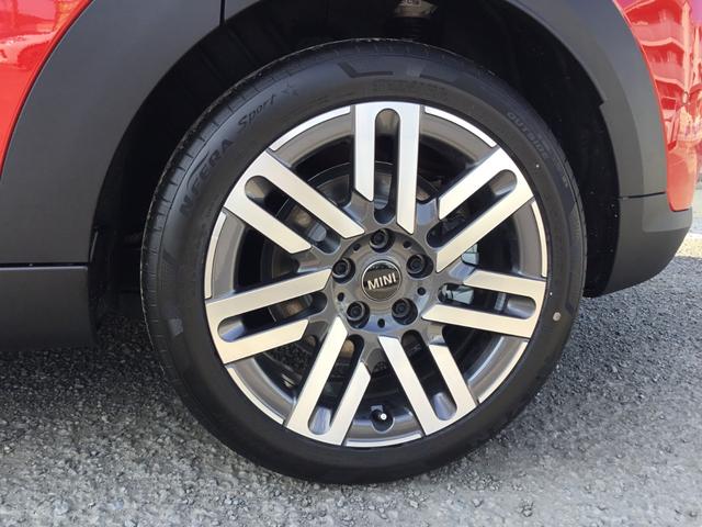 ＭＩＮＩ クーパーＣ　クラシック・トリム　弊社レンタＵＰ　ＣＬＡＳＳＩＣ　ＴＲＩＭ　認定中古車　禁煙車両　ステアリングホイールヒーター　チリレッド／ホワイトルーフ　シートヒーター　ドライビングアシストプラス（11枚目）