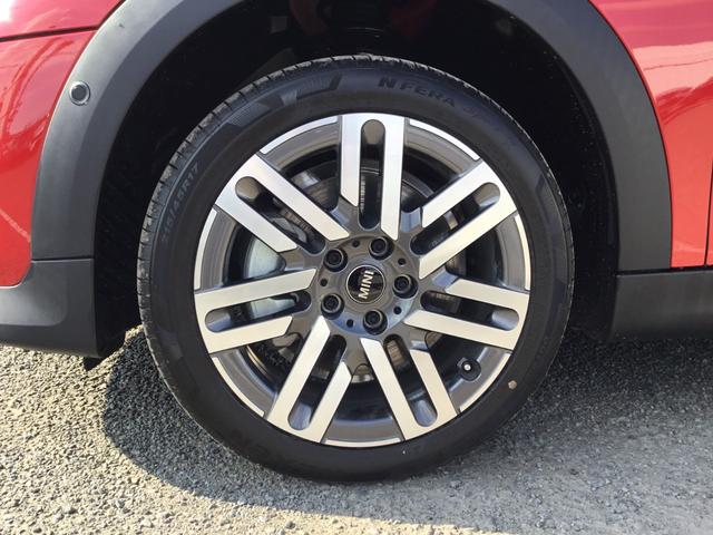 ＭＩＮＩ クーパーＣ　クラシック・トリム　弊社レンタＵＰ　ＣＬＡＳＳＩＣ　ＴＲＩＭ　認定中古車　禁煙車両　ステアリングホイールヒーター　チリレッド／ホワイトルーフ　シートヒーター　ドライビングアシストプラス（12枚目）