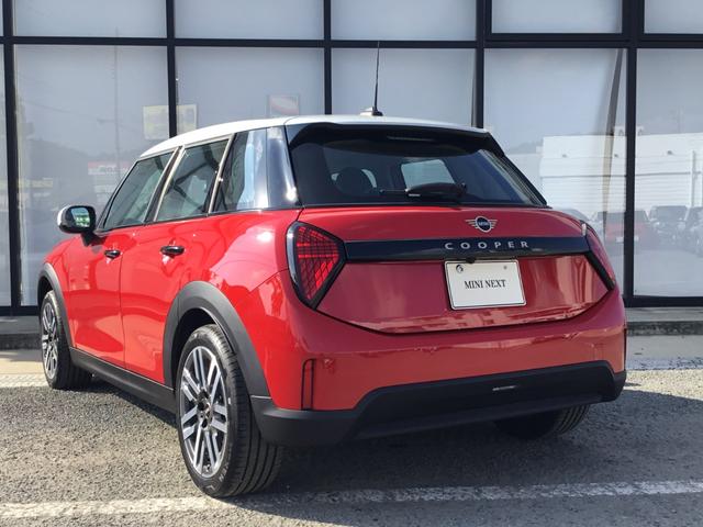 ＭＩＮＩ クーパーＣ　クラシック・トリム　弊社レンタＵＰ　ＣＬＡＳＳＩＣ　ＴＲＩＭ　認定中古車　禁煙車両　ステアリングホイールヒーター　チリレッド／ホワイトルーフ　シートヒーター　ドライビングアシストプラス（22枚目）