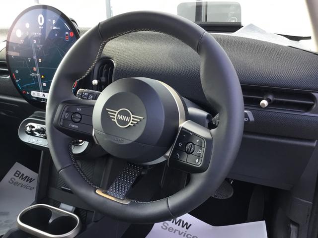 ＭＩＮＩ クーパーＣ　クラシック・トリム　弊社レンタＵＰ　ＣＬＡＳＳＩＣ　ＴＲＩＭ　認定中古車　禁煙車両　ステアリングホイールヒーター　チリレッド／ホワイトルーフ　シートヒーター　ドライビングアシストプラス（29枚目）