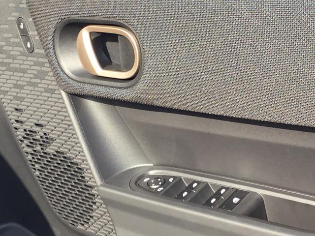 ＭＩＮＩ クーパーＣ　クラシック・トリム　弊社レンタＵＰ　ＣＬＡＳＳＩＣ　ＴＲＩＭ　認定中古車　禁煙車両　ステアリングホイールヒーター　チリレッド／ホワイトルーフ　シートヒーター　ドライビングアシストプラス（48枚目）