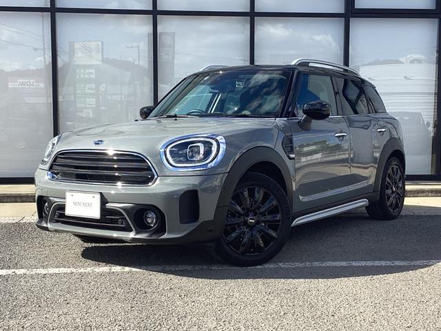 MINI クーパーD クロスオーバー エッセンシャル・トリム 弊社ワンオーナー 認定中古車 禁煙車 クラッシックトリム フロントシートヒーター 18インチアルミホイル ムーンウォークグレー/ブラックルーフ(2枚目)