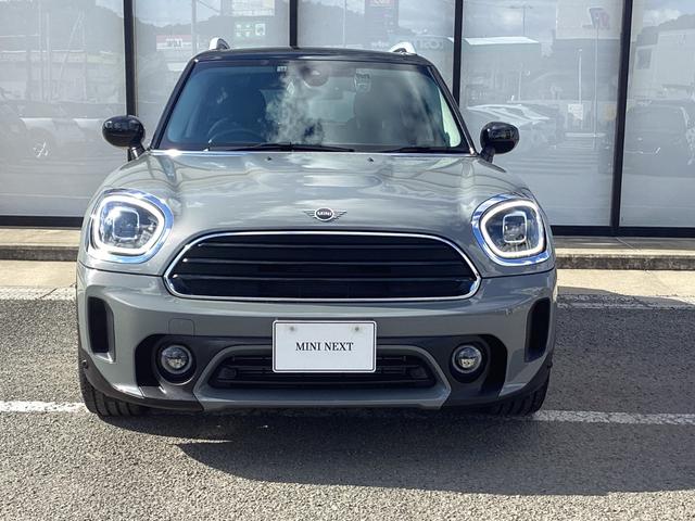 MINI クーパーD クロスオーバー エッセンシャル・トリム 弊社ワンオーナー 認定中古車 禁煙車 クラッシックトリム フロントシートヒーター 18インチアルミホイル ムーンウォークグレー/ブラックルーフ(3枚目)