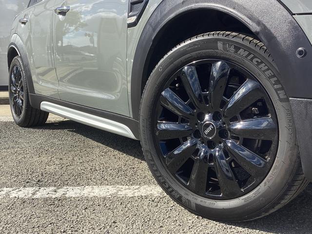 MINI クーパーD クロスオーバー エッセンシャル・トリム 弊社ワンオーナー 認定中古車 禁煙車 クラッシックトリム フロントシートヒーター 18インチアルミホイル ムーンウォークグレー/ブラックルーフ(5枚目)