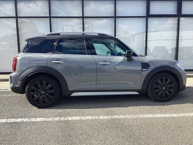 MINI クーパーD クロスオーバー エッセンシャル・トリム 弊社ワンオーナー 認定中古車 禁煙車 クラッシックトリム フロントシートヒーター 18インチアルミホイル ムーンウォークグレー/ブラックルーフ(6枚目)