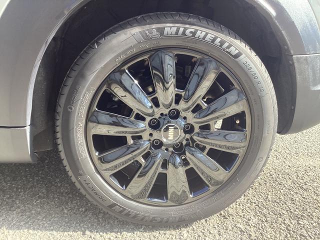 MINI クーパーD クロスオーバー エッセンシャル・トリム 弊社ワンオーナー 認定中古車 禁煙車 クラッシックトリム フロントシートヒーター 18インチアルミホイル ムーンウォークグレー/ブラックルーフ(9枚目)