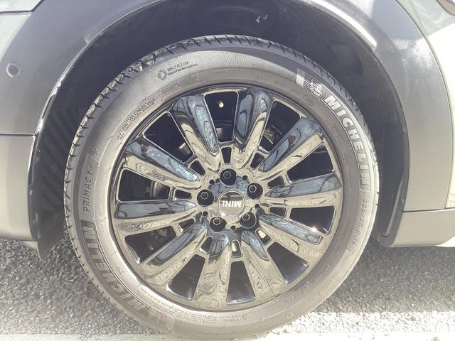 MINI クーパーD クロスオーバー エッセンシャル・トリム 弊社ワンオーナー 認定中古車 禁煙車 クラッシックトリム フロントシートヒーター 18インチアルミホイル ムーンウォークグレー/ブラックルーフ(10枚目)