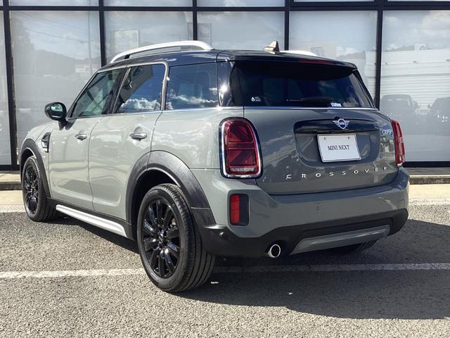 MINI クーパーD クロスオーバー エッセンシャル・トリム 弊社ワンオーナー 認定中古車 禁煙車 クラッシックトリム フロントシートヒーター 18インチアルミホイル ムーンウォークグレー/ブラックルーフ(13枚目)
