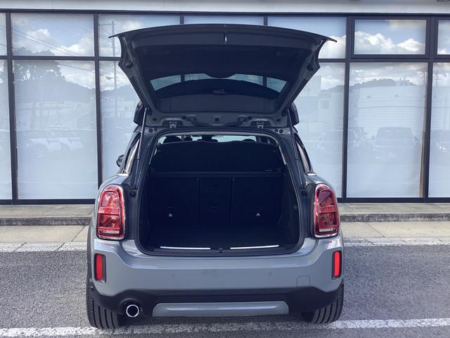 MINI クーパーD クロスオーバー エッセンシャル・トリム 弊社ワンオーナー 認定中古車 禁煙車 クラッシックトリム フロントシートヒーター 18インチアルミホイル ムーンウォークグレー/ブラックルーフ(18枚目)