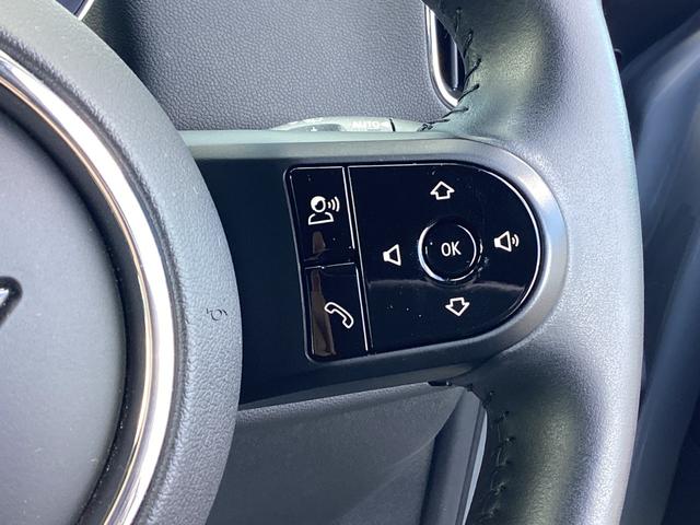 MINI クーパーD クロスオーバー エッセンシャル・トリム 弊社ワンオーナー 認定中古車 禁煙車 クラッシックトリム フロントシートヒーター 18インチアルミホイル ムーンウォークグレー/ブラックルーフ(29枚目)